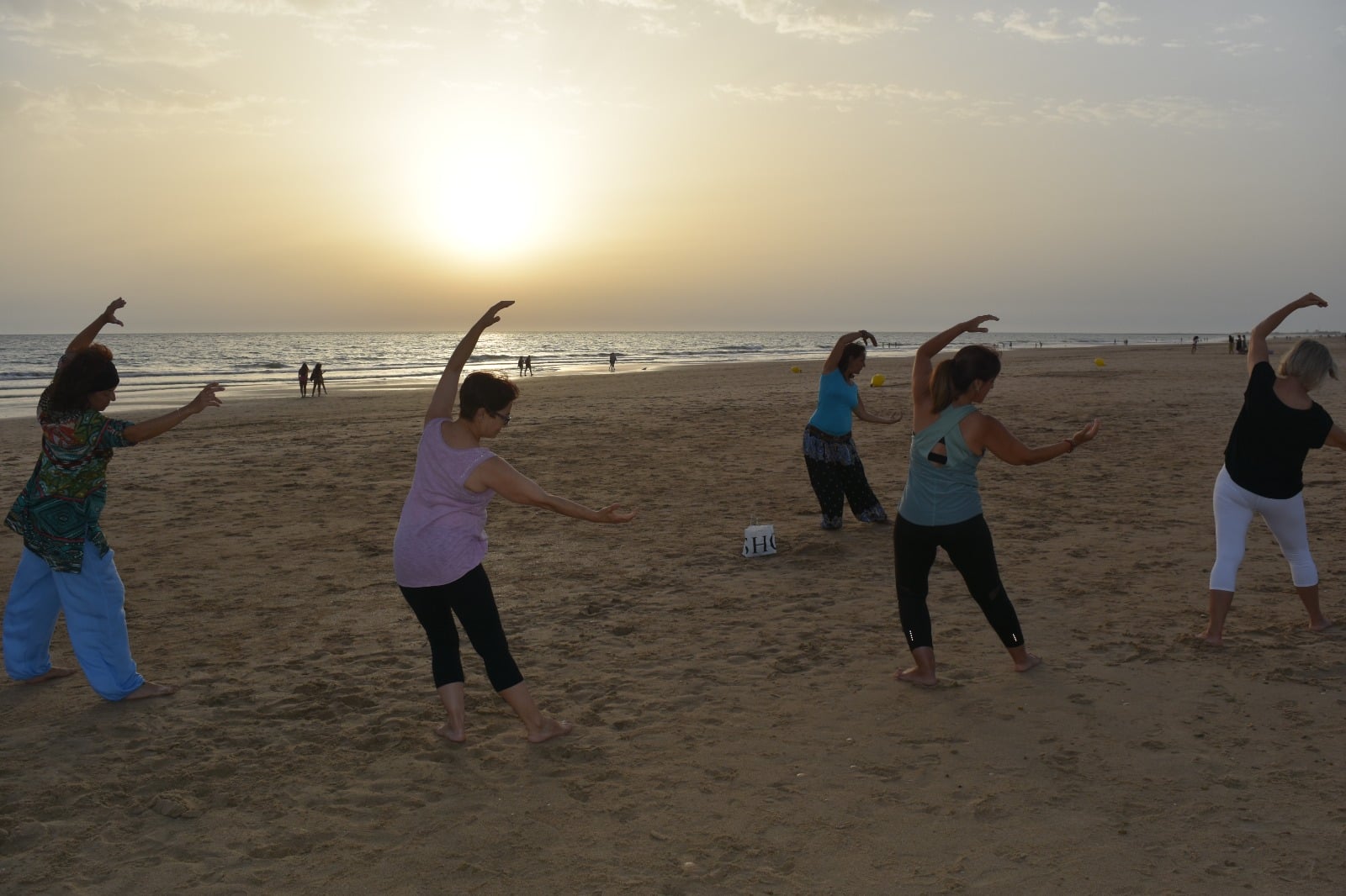 Chi Kung durante la puesta de sol en Cadiz